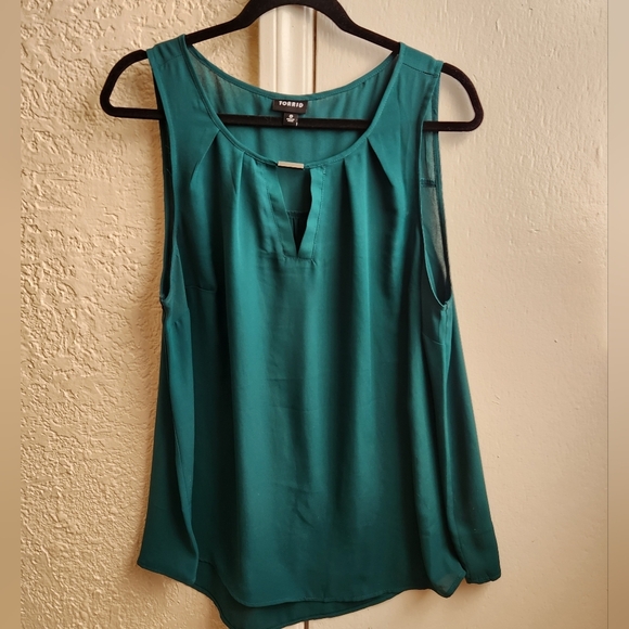 Torrid - Keyhole Chiffon Tank - Picture 1 of 5